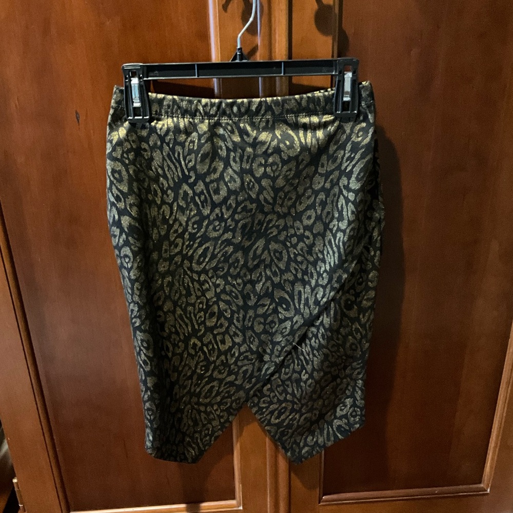 Snap Leopard Print Skirt Size Medium